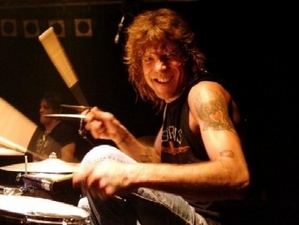 Steven Adler artist photo