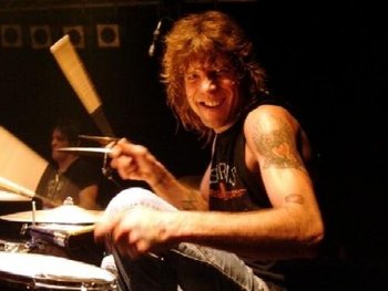 Steven Adler artist photo