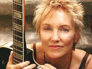 Eliza Gilkyson artist photo