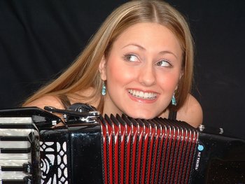 Harriet Bartlett artist photo