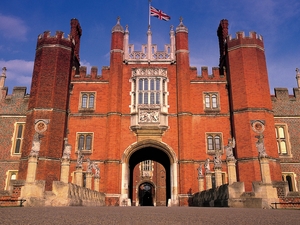 Hampton Court Palace artist photo