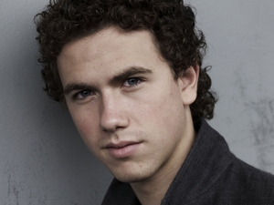 Richard Fleeshman artist photo
