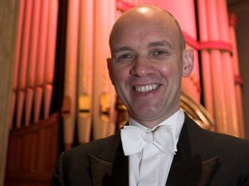 Gordon Stewart artist photo