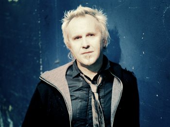 Howard Jones artist photo