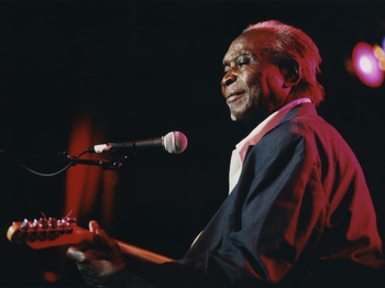 Honeyboy Edwards artist photo