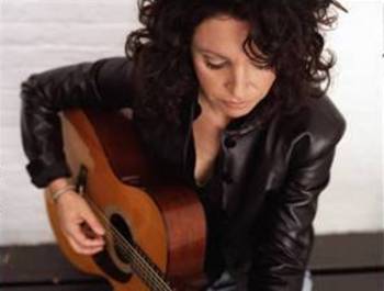 Lucy Kaplansky artist photo