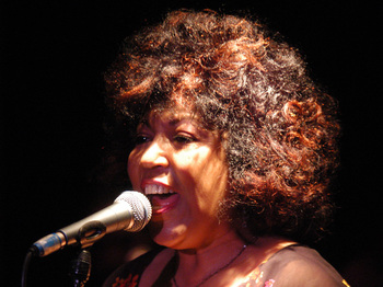 Linda Lewis artist photo