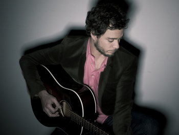 Amos Lee artist photo