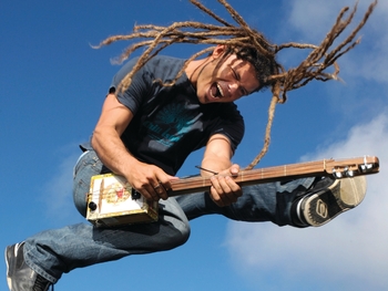 Ash Grunwald artist photo