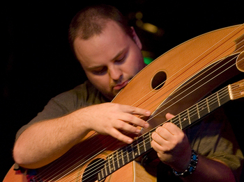 Andy McKee artist photo