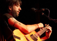 Jon Gomm artist photo