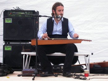 Alex Roberts artist photo