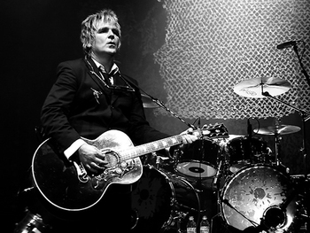 Mike Peters artist photo