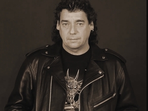 Dennis Stratton artist photo