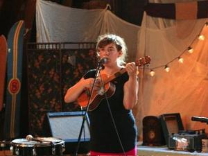 tUnE-yArDs artist photo