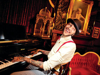 Travie McCoy artist photo