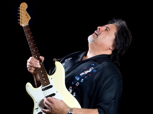 Coco Montoya artist photo