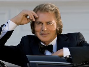 Engelbert Humperdinck artist photo