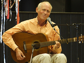 Archie Fisher artist photo