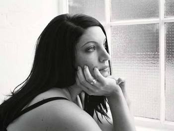 Edwina Hayes artist photo