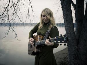 Stephanie Lambring artist photo