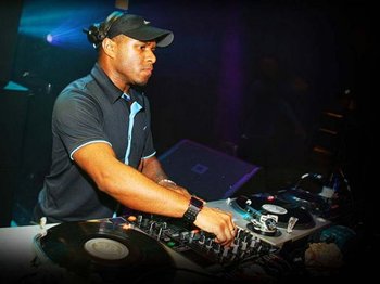 Booty Call 12 Hour Street Party : DJ EZ + DJ Wookie + DJ Luck & MC Neat + Artful Dodger + Matt 'Jam' Lamont + DJ Pied Piper + Mike 'Ruffcut' Lloyd + The Dreem Teem picture