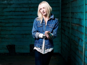 Laura Marling artist photo