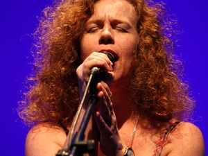 Sarah Jane Morris artist photo