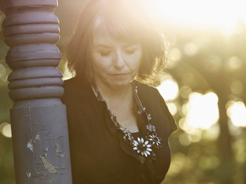 Lynn Miles artist photo