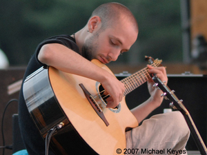 Erik Mongrain artist photo