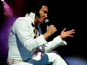 Michael King as Elvis artist photo