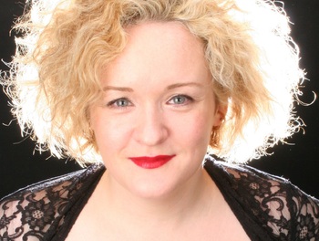 Abi Roberts artist photo
