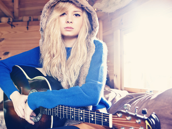 Nina Nesbitt artist photo