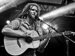 Newton Faulkner artist photo