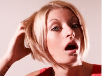 Harriet Dyer artist photo