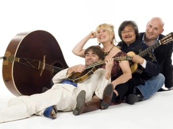 Simon Mayor's Mandolinquents artist photo