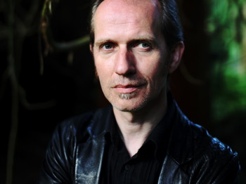 Iarla O Lionaird artist photo