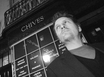 Simon James Onions artist photo