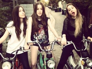 Haim + Female Band + Neuleibe picture