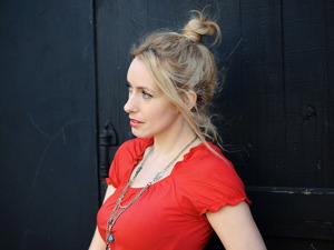 Lisa Redford artist photo