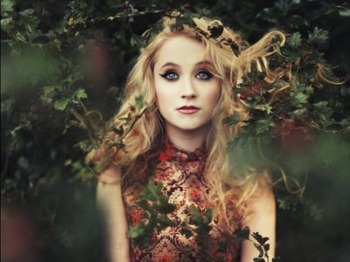 Janet Devlin artist photo
