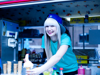 B. Traits artist photo