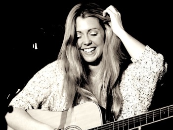 Jenna Witts artist photo