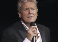 Joe Longthorne artist photo