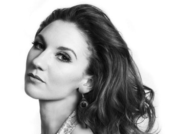 Summer Strallen artist photo