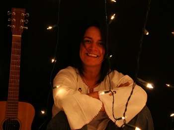 Carol Laula artist photo