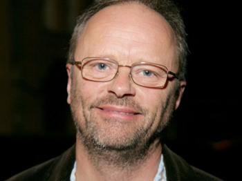 Robert Llewellyn artist photo