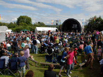 Galhampton Party In The Park 2013: Lightning Seeds + Buster Shuffle + Hobo Jones and the Junkyard Dogs + Twin Falls + Albenaza + Full Tilt picture