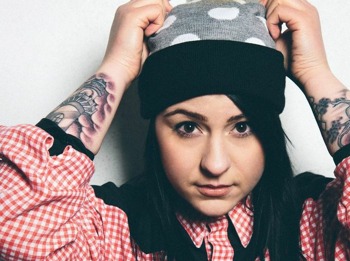Lucy Spraggan artist photo
