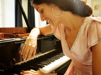 Zoe Rahman artist photo